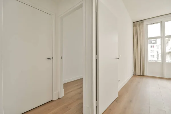 Interior Apartamento Moderno Vazio Com Design Geométrico Com Porta Entrada — Fotografia de Stock