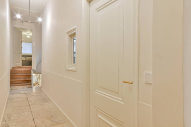 Minimalist tarzda yapılabilen kompakt bir ışık koridoru