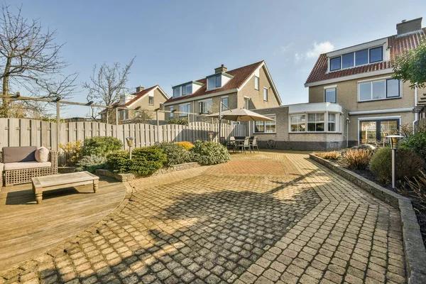 Zicht Straat Buurt Van Gebouw Met Schoonheid Van Vagitaion Buiten — Stockfoto