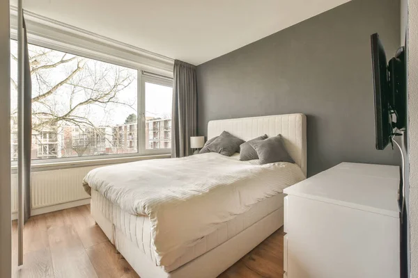 Spacious Bright Bedroom Minimalistic Bedside Table Large Panoramic Window — Stockfoto