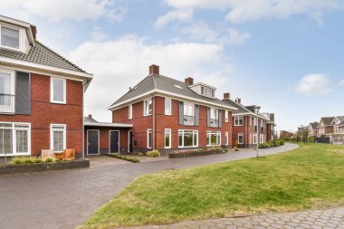 Binaya yakın bir cadde manzarası, dışarısı çok güzel.