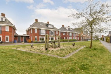 Binaya yakın bir cadde manzarası, dışarısı çok güzel.