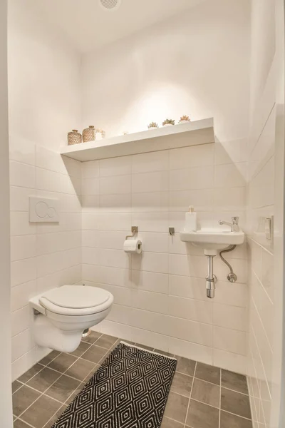 Εσωτερικό Σύγχρονο Μπάνιο Ντους Και Νεροχύτη Minimal Στυλ Επίπεδη — Φωτογραφία Αρχείου