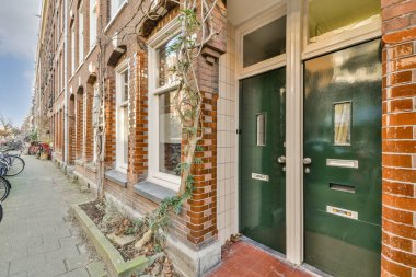 Binaya yakın bir cadde manzarası, dışarısı çok güzel.