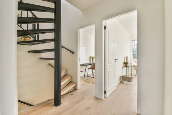 Black Spiral Stairway Connecting Levels Contemporary House Wooden Floor White — Stockfoto