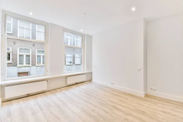 Kunststof Raam Radiator Witte Wand Lege Lichtkamer Thuis — Stockfoto