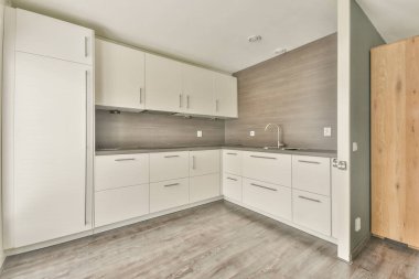 Çatı katı tarzı ev mutfağı.