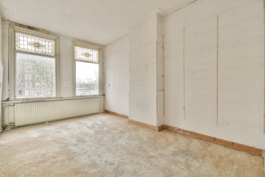 Lüks bir evde rahat ve ferah boş bir oda.