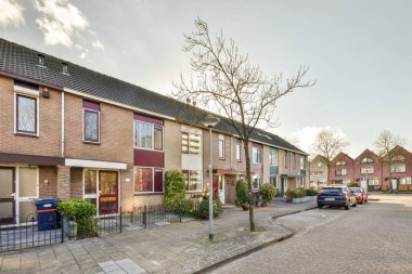 Binaya yakın bir cadde manzarası, dışarısı çok güzel.