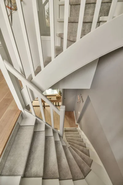 White Hallway Wooden Stairway Leading Second Floor Modern Luxury Apartment — Stock Photo, Image