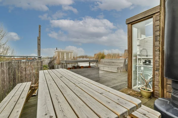 Zitgedeelte Balkon Met Comfortabel Meubilair Rondom Prachtig Uitzicht — Stockfoto