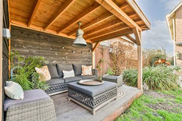 Neat Paved Patio Sitting Area Small Garden Wooden Fence — Stockfoto