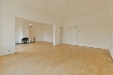 Lüks bir evde rahat ve ferah boş bir oda.