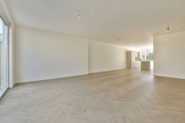 Lüks bir evde rahat ve ferah boş bir oda.