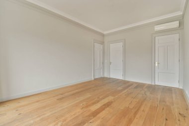 Lüks bir evde rahat ve ferah boş bir oda.