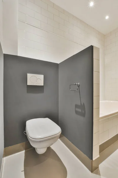 Interior Banheiro Moderno Com Banheira Pia Balcão Madeira Mobilado Com — Fotografia de Stock