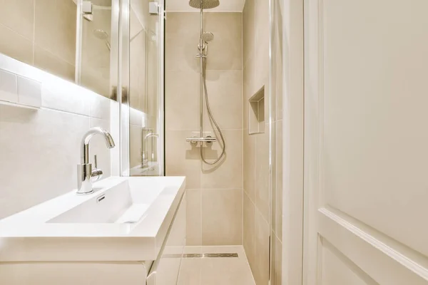 Sinks Mirrors Shower Box Glass Door Modern Bathroom White Tiled — Foto de Stock