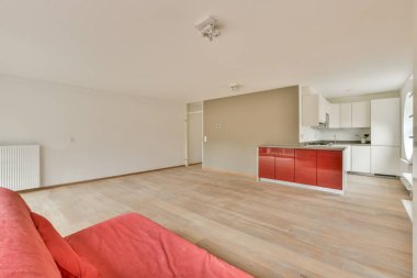 Lüks bir evde rahat ve ferah boş bir oda.