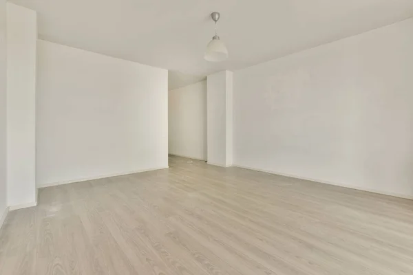 Intérieur Chambre Blanche Vide Avec Grandes Fenêtres Balcon Avec Rideaux — Photo