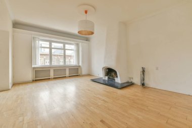 Lüks bir evde rahat ve ferah boş bir oda.