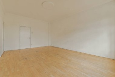 Lüks bir evde rahat ve ferah boş bir oda.