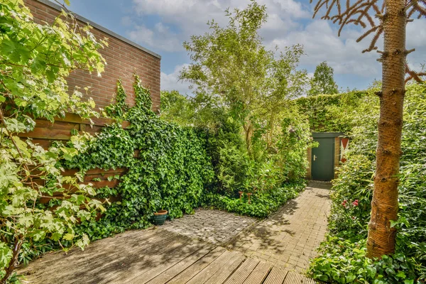 Simple Small Empty Patio Snear Wooden Fence —  Fotos de Stock