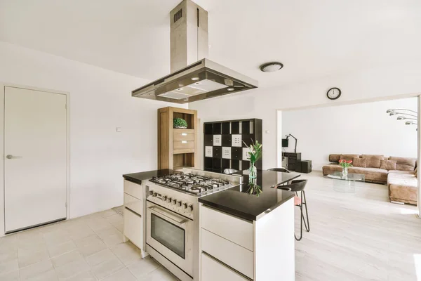 Desain Interior Gaya Modern Minimalis Apartemen Studio Dengan Dapur Putih — Stok Foto