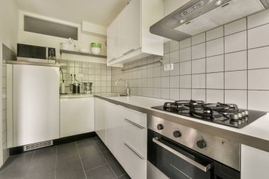 Lüks mutfaktaki zarif lavaboyu kapat.