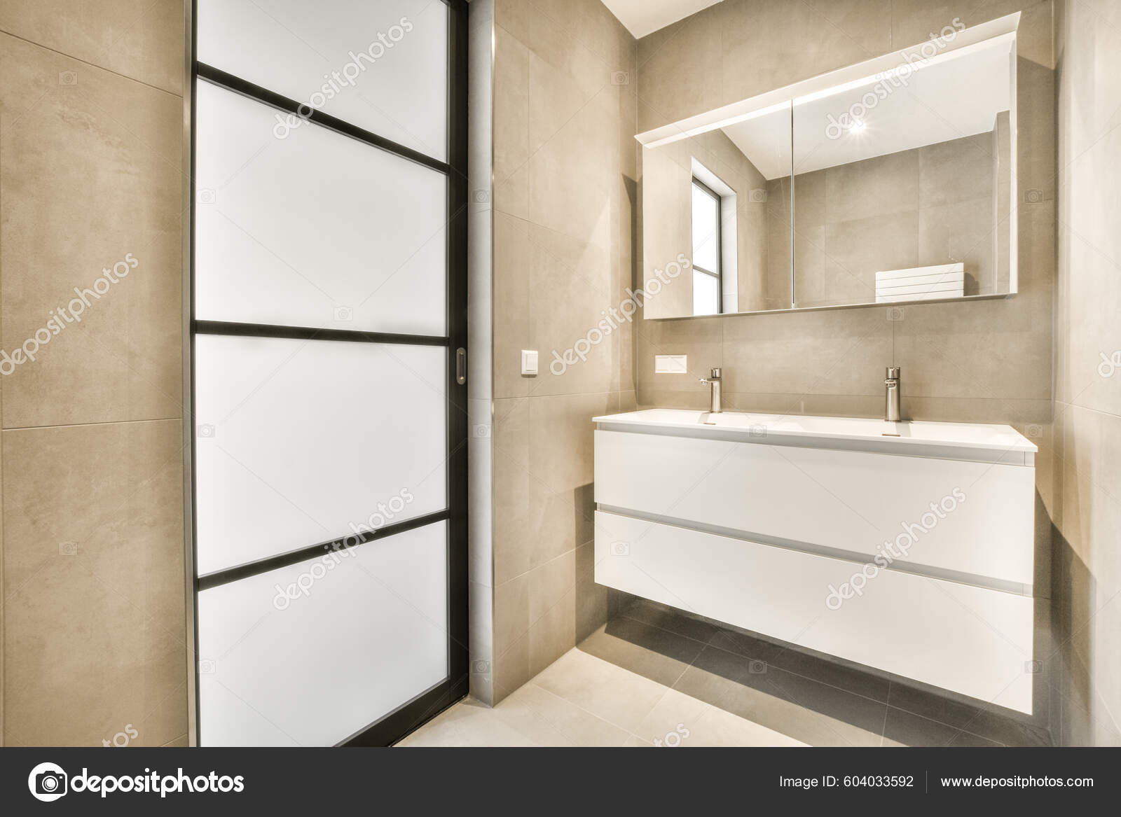 Pared BaÃ±o En La Ducha WC Y Cabina De Ducha En El Baño — Foto