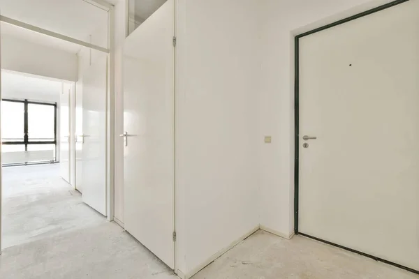 Light Narrow Hallway Many Doors White Walls Lumber Floor — Stockfoto