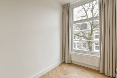 Lüks bir evde rahat ve ferah boş bir oda.