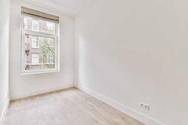 Lüks bir evde rahat ve ferah boş bir oda.