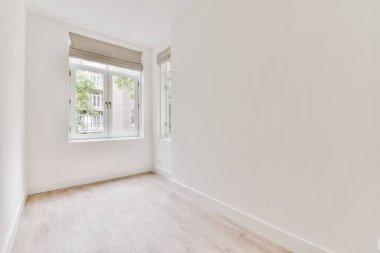 Lüks bir evde rahat ve ferah boş bir oda.