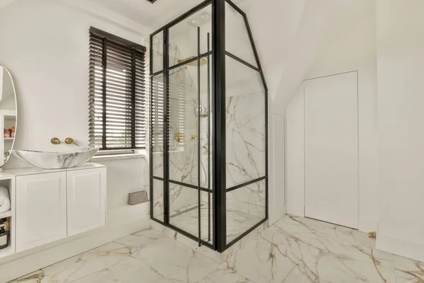 Shower Free Standing Bathroom Light Bathroom Washing Machine — Stockfoto
