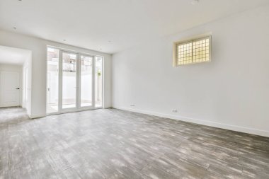 Lüks bir evde rahat ve ferah boş bir oda.