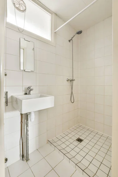 Flush Toilet Shower Cabin Curtain Located Sink Mirrow Washroom — Fotografia de Stock