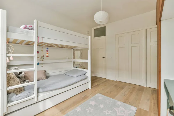 Interior Modern Kid Bedroom Bunk Bed Shelves Various Toys Home — Foto Stock
