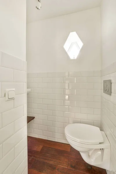 Wall Hung Toilet Small Sink Corner Lavatory Room Tile — Stockfoto
