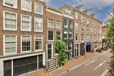 Binaya yakın bir cadde manzarası, dışarısı çok güzel.