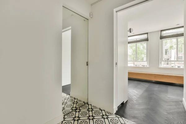 Light Hallway Glass Door White Walls — Fotografia de Stock