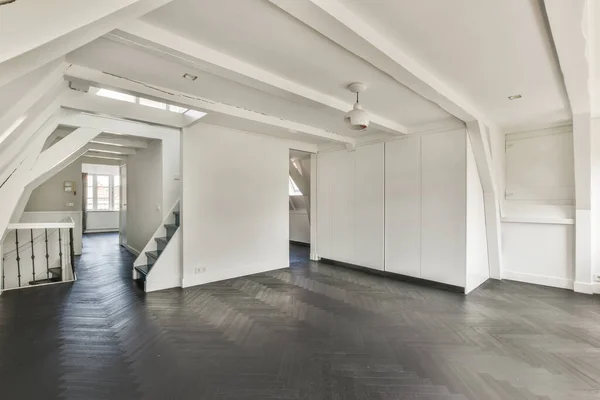 Cozy Spacious Mansard Styled Empty Room Luxury House — Fotografia de Stock