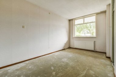 Lüks bir evde rahat ve ferah boş bir oda.