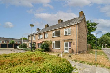 Binaya yakın bir cadde manzarası, dışarısı çok güzel.