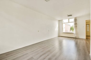 Lüks bir evde rahat ve ferah boş bir oda.