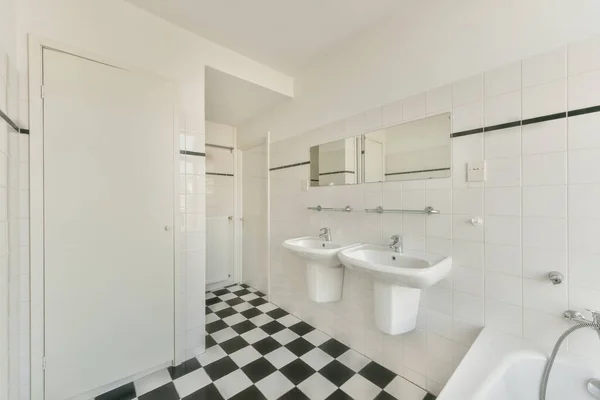 Moderno Design Interno Casa Bagno Bianco Con Vasca Bagno Aperta — Foto Stock
