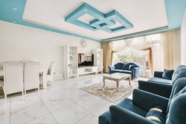 Modern bir evin lüks iç tasarımı.