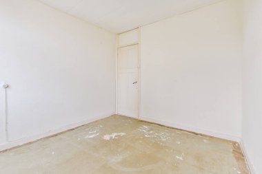 Lüks bir evde rahat ve ferah boş bir oda.