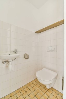 Shower and free-standing bathroom in light bathroom with washing machine