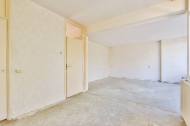 Lüks bir evde rahat ve ferah boş bir oda.