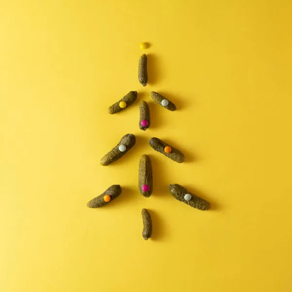 Kerstboom Gemaakt Van Komkommers Candies Trendy Minimale Nieuwjaar Concept Winter — Stockfoto